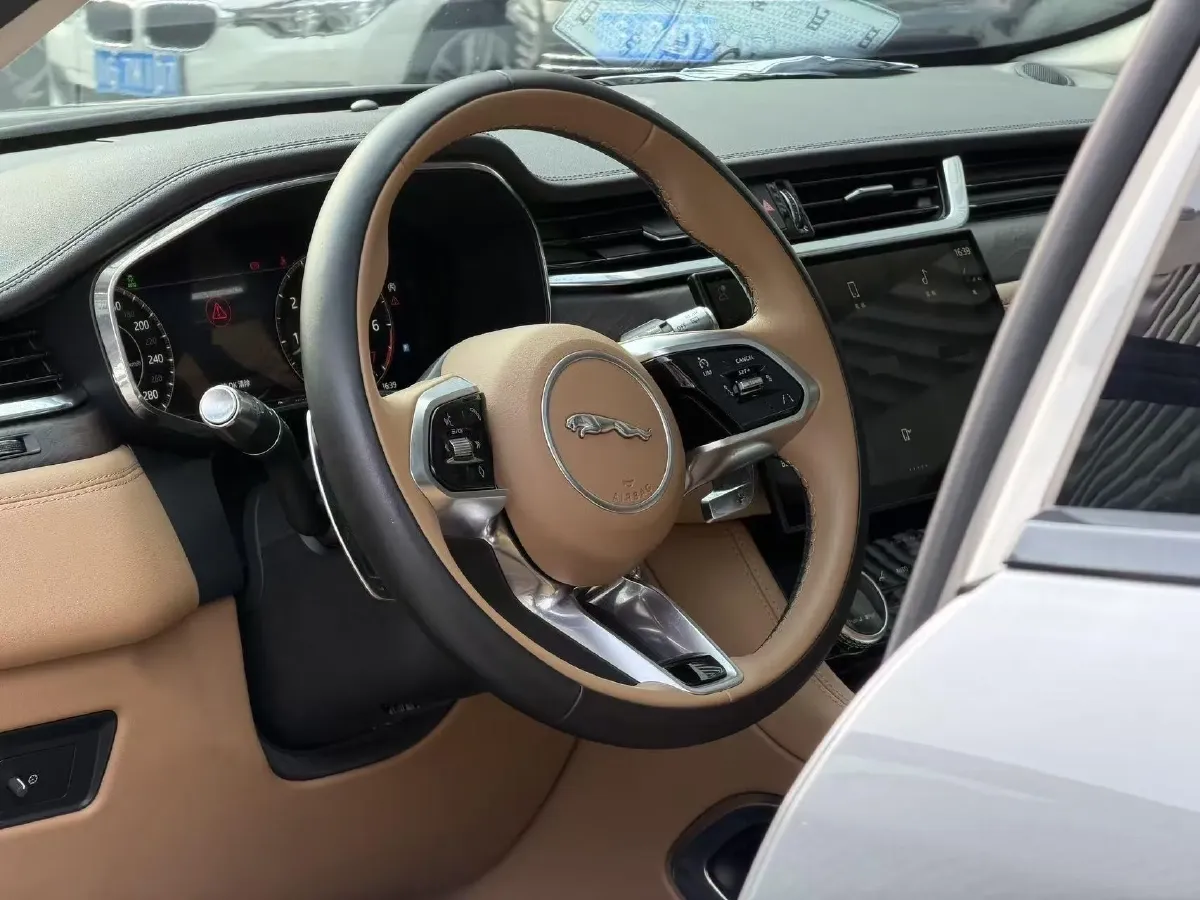 2022 Jaguar F-PACE 2.0T 250HP L4 8AT,autocango,china used car exporter,china ev exporter,chinese used car exporter,chinese used ev exporter