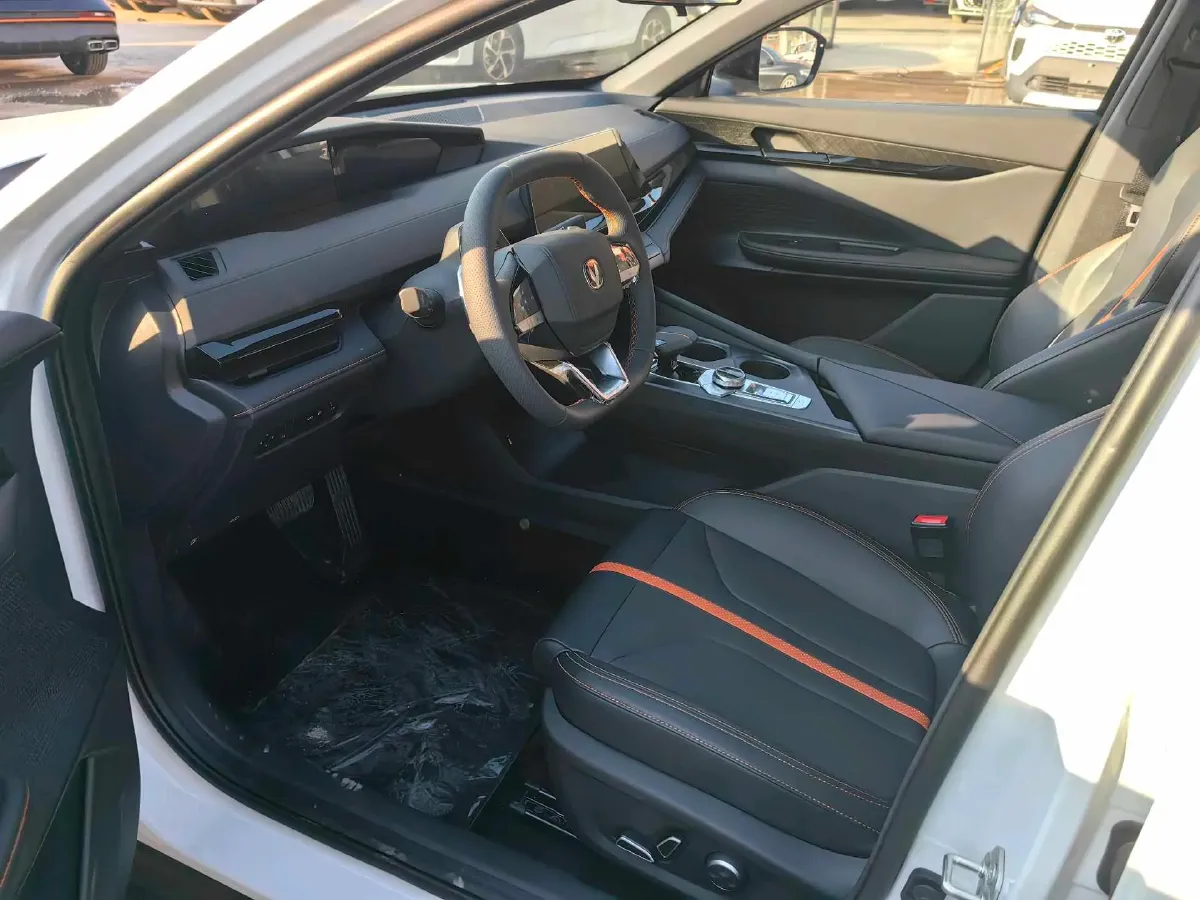 2024 ChangAn UNI-V 1.5T 188HP L4 7DCT,autocango,china used car exporter,china ev exporter,chinese used car exporter,chinese used ev exporter