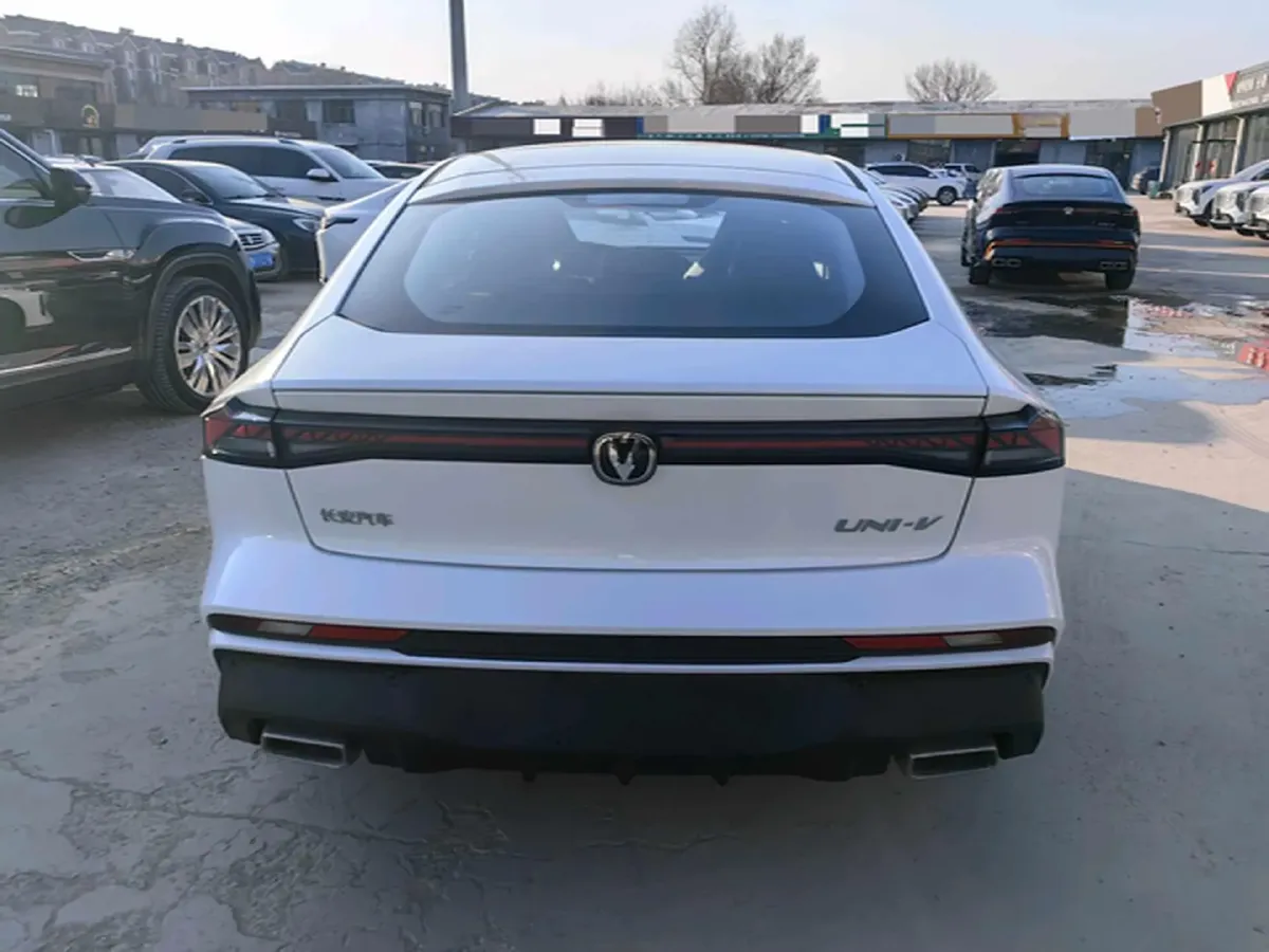 2024 ChangAn UNI-V 1.5T 188HP L4 7DCT,autocango,china used car exporter,china ev exporter,chinese used car exporter,chinese used ev exporter