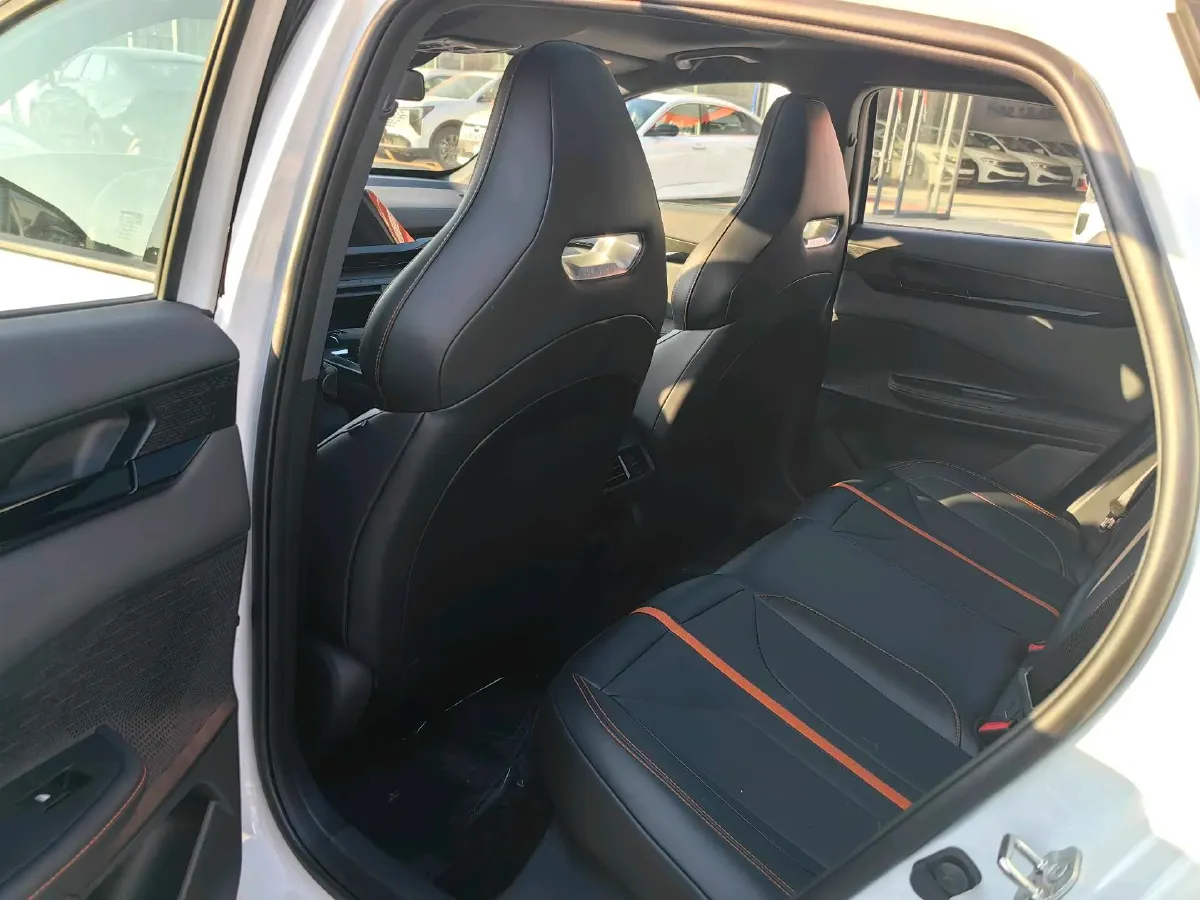 2024 ChangAn UNI-V 1.5T 188HP L4 7DCT,autocango,china used car exporter,china ev exporter,chinese used car exporter,chinese used ev exporter