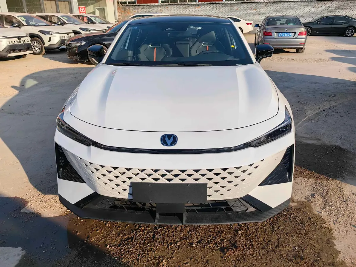 2024 ChangAn UNI-V 1.5T 188HP L4 7DCT,autocango,china used car exporter,china ev exporter,chinese used car exporter,chinese used ev exporter