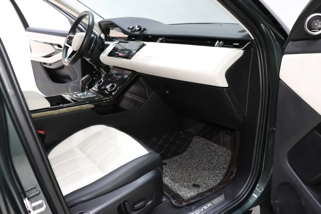 2021 Land Rover Range Rover Evoque 2.0T 249HP L4 9AT,autocango,china used car exporter,china ev exporter,chinese used car exporter,chinese used ev exporter