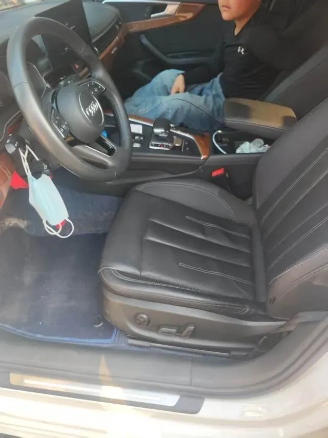 2020 Audi A4L 2.0T 190HP L4 7DCT,autocango,china used car exporter,china ev exporter,chinese used car exporter,chinese used ev exporter