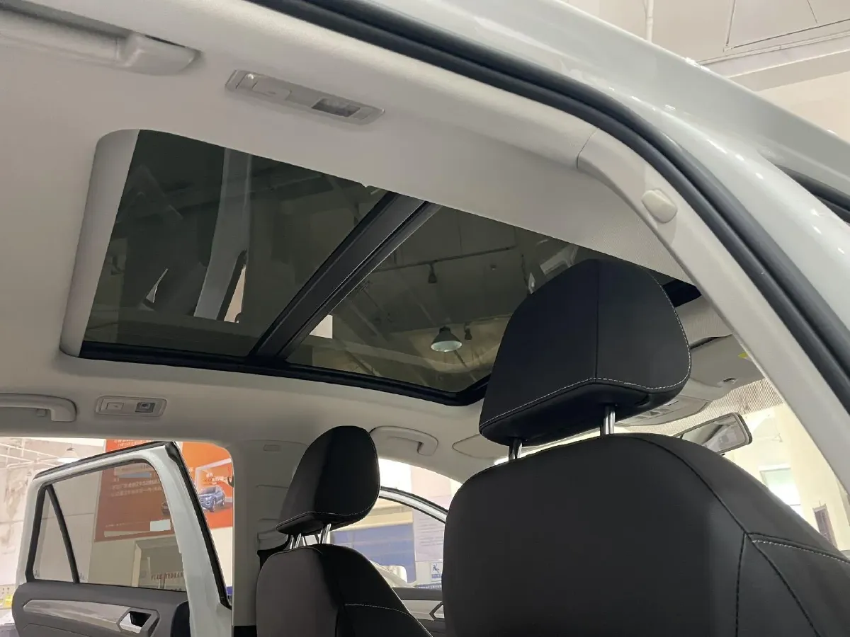 2022 Volkswagen T-Roc 1.4T 150HP L4 7DCT,autocango,china used car exporter,china ev exporter,chinese used car exporter,chinese used ev exporter