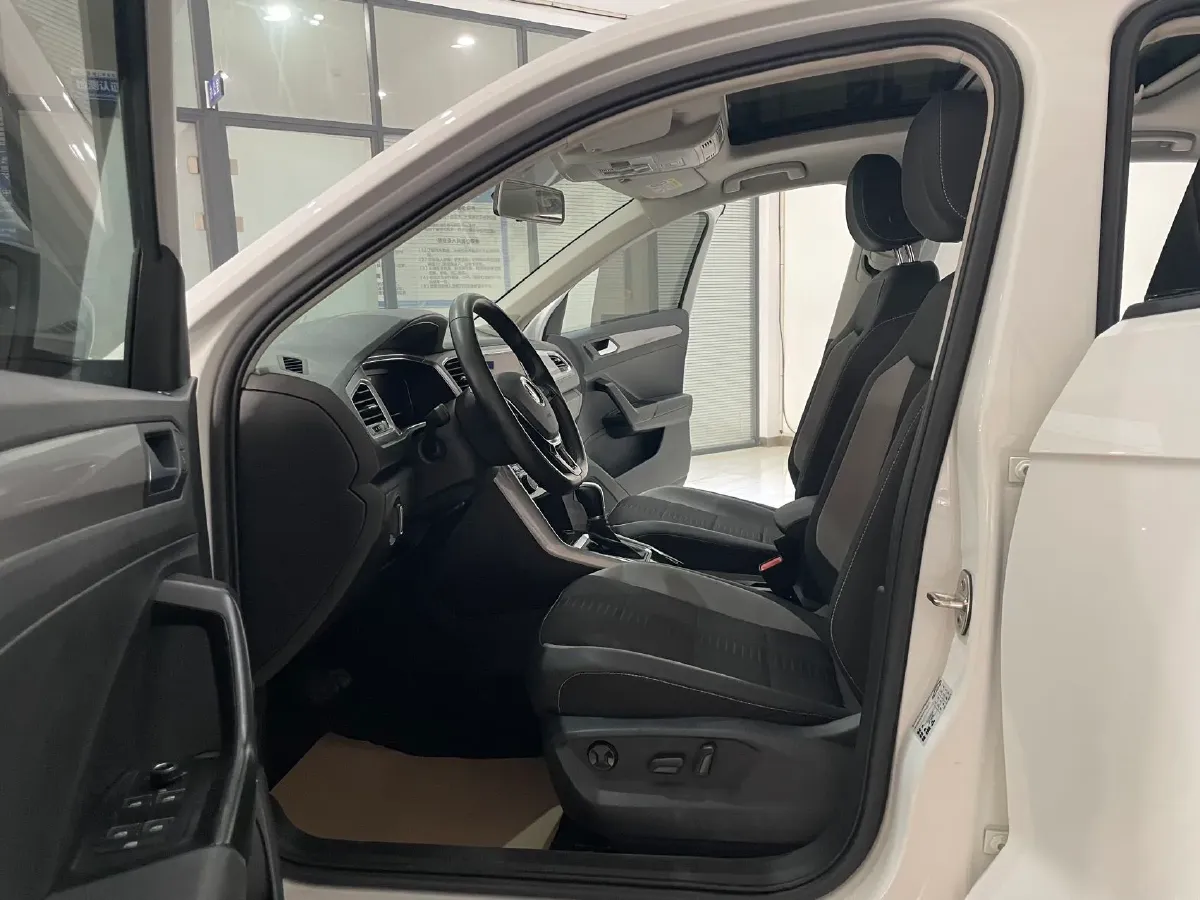 2022 Volkswagen T-Roc 1.4T 150HP L4 7DCT,autocango,china used car exporter,china ev exporter,chinese used car exporter,chinese used ev exporter