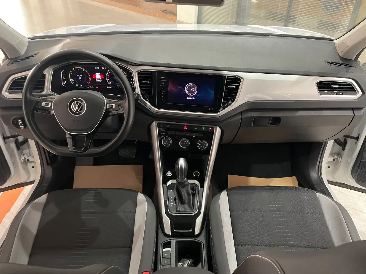 2022 Volkswagen T-Roc 1.4T 150HP L4 7DCT,autocango,china used car exporter,china ev exporter,chinese used car exporter,chinese used ev exporter