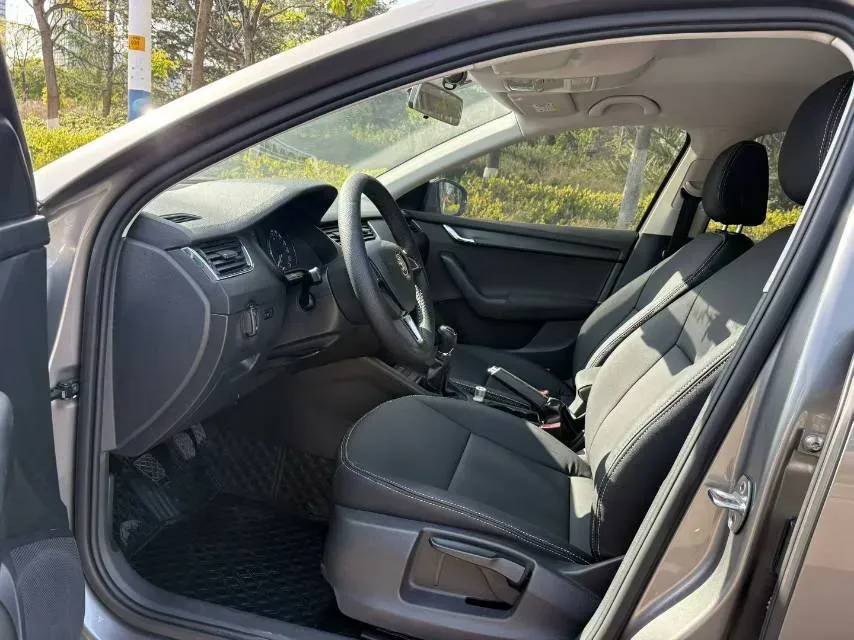 2017 Skoda Octavia 1.6L 110HP L4 5MT,autocango,china used car exporter,china ev exporter,chinese used car exporter,chinese used ev exporter