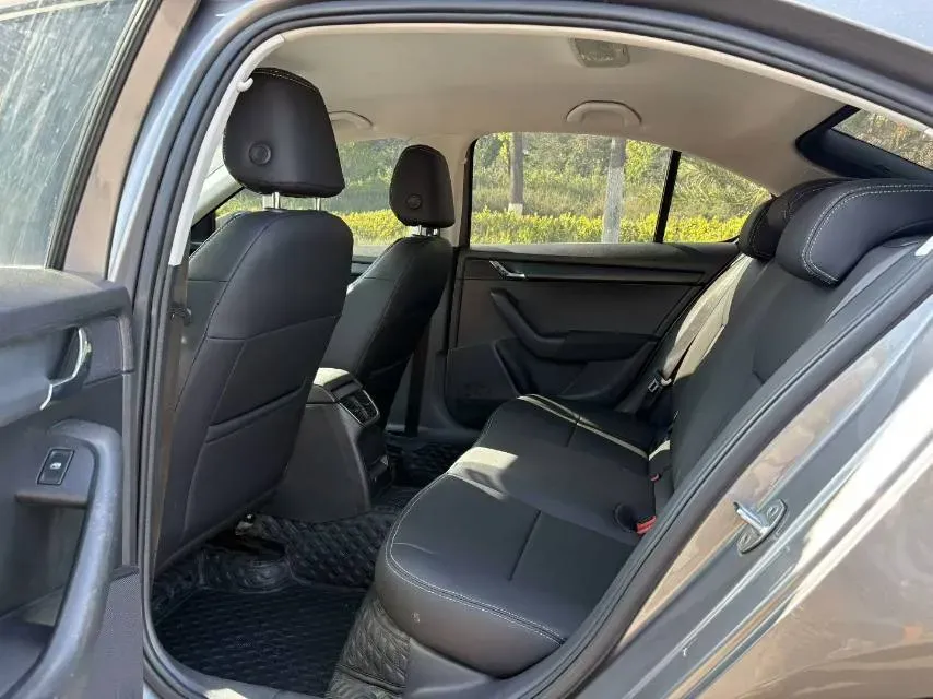 2017 Skoda Octavia 1.6L 110HP L4 5MT,autocango,china used car exporter,china ev exporter,chinese used car exporter,chinese used ev exporter