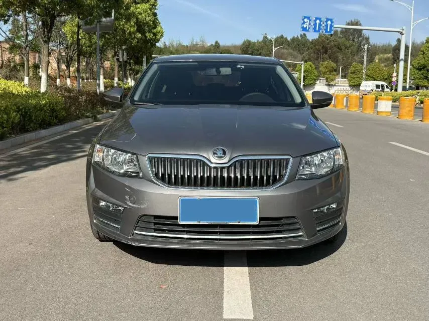 2017 Skoda Octavia 1.6L 110HP L4 5MT,autocango,china used car exporter,china ev exporter,chinese used car exporter,chinese used ev exporter