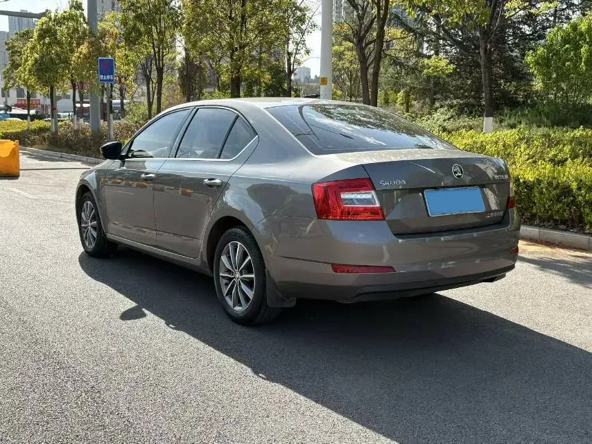 2017 Skoda Octavia 1.6L 110HP L4 5MT,autocango,china used car exporter,china ev exporter,chinese used car exporter,chinese used ev exporter
