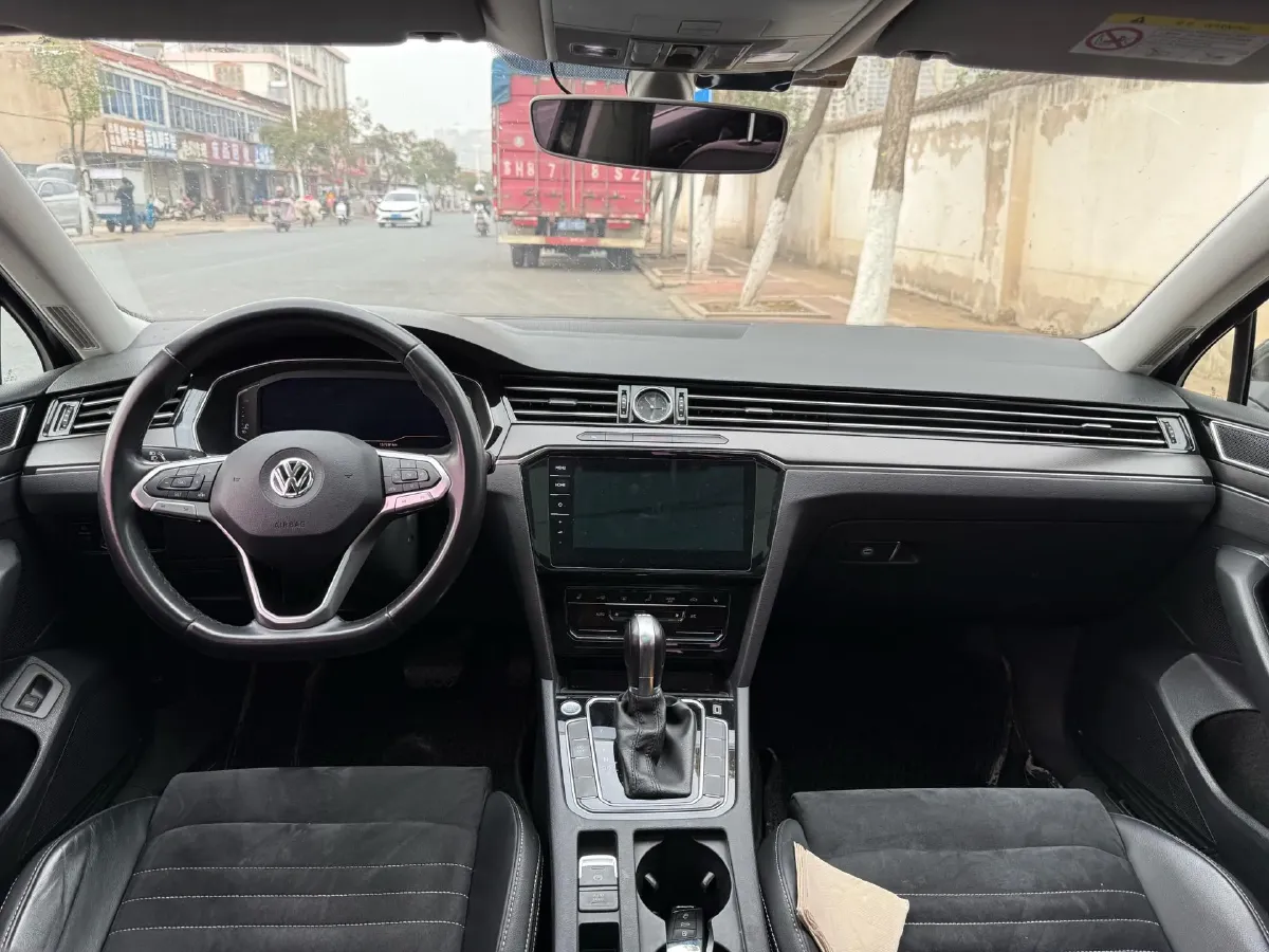 2019 Volkswagen Magotan 2.0T 186HP L4 7DCT,autocango,china used car exporter,china ev exporter,chinese used car exporter,chinese used ev exporter