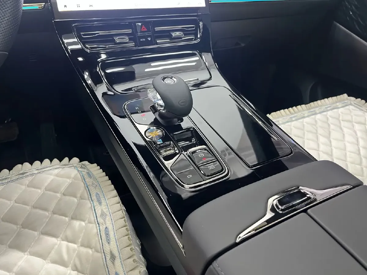 2024 GAC Trumpchi M8 2.0T 252HP L4 8AT,autocango,china used car exporter,china ev exporter,chinese used car exporter,chinese used ev exporter