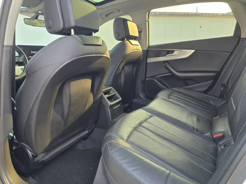 2020 Audi A4L 2.0T 190HP L4 7DCT,autocango,china used car exporter,china ev exporter,chinese used car exporter,chinese used ev exporter