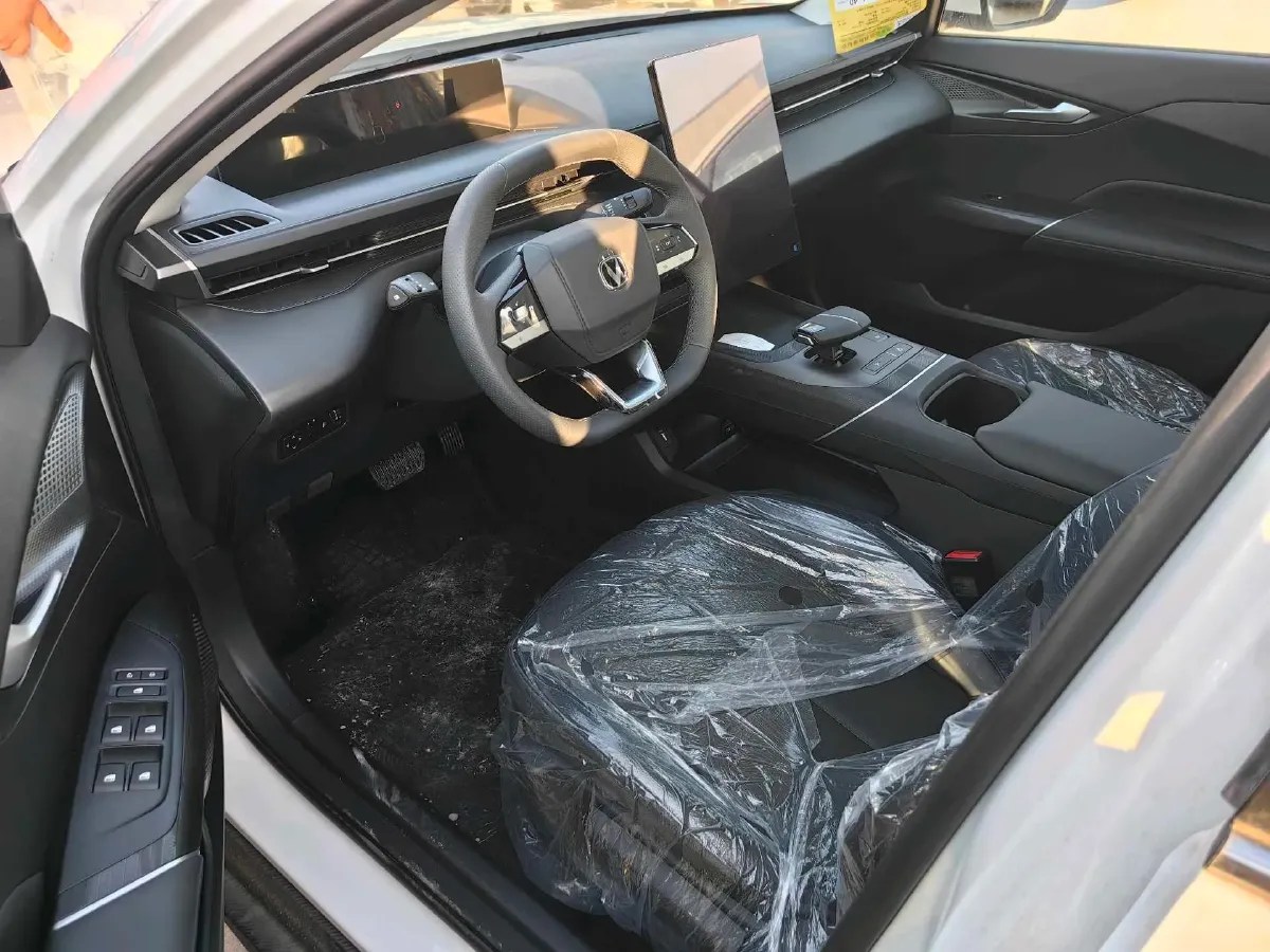 2024 ChangAn UNI-V iDD 1.5L 110HP L4 E-CVT PHEV 18.99KWH,autocango,china used car exporter,china ev exporter,chinese used car exporter,chinese used ev exporter