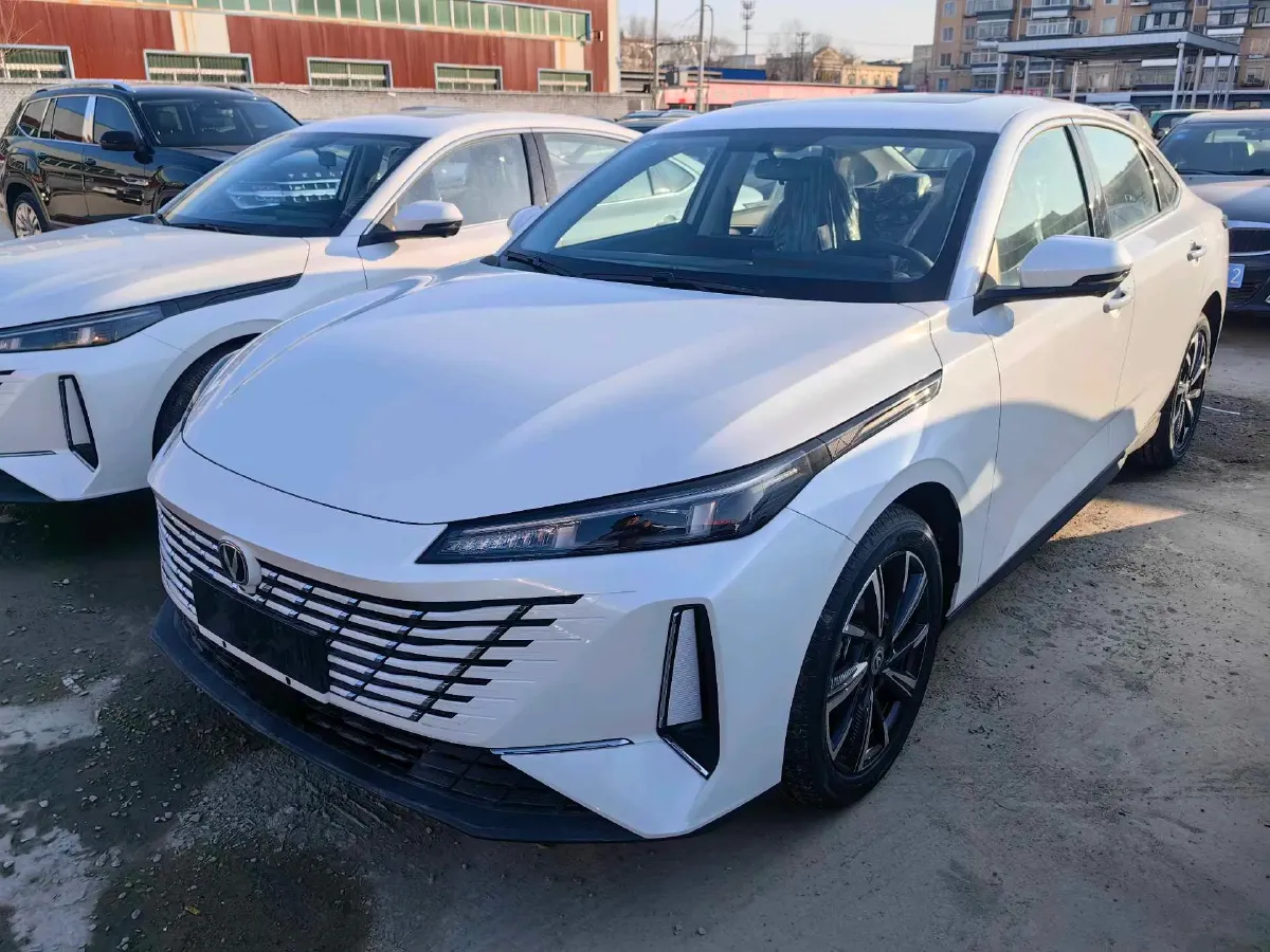2024 ChangAn UNI-V iDD 1.5L 110HP L4 E-CVT PHEV 18.99KWH,autocango,china used car exporter,china ev exporter,chinese used car exporter,chinese used ev exporter