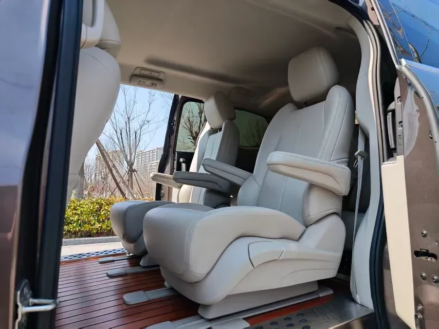 2022 Buick GL8 2.0T 237HP L4 9AT,autocango,china used car exporter,china ev exporter,chinese used car exporter,chinese used ev exporter