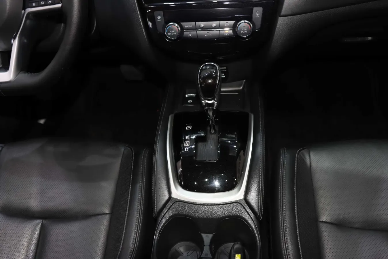 2021 Nissan X-Trail 2.0L 151HP L4 CVT,autocango,china used car exporter,china ev exporter,chinese used car exporter,chinese used ev exporter