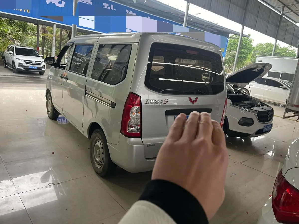 2020 WuLing RongGuang 1.2L 76HP L4 5MT,autocango,china used car exporter,china ev exporter,chinese used car exporter,chinese used ev exporter