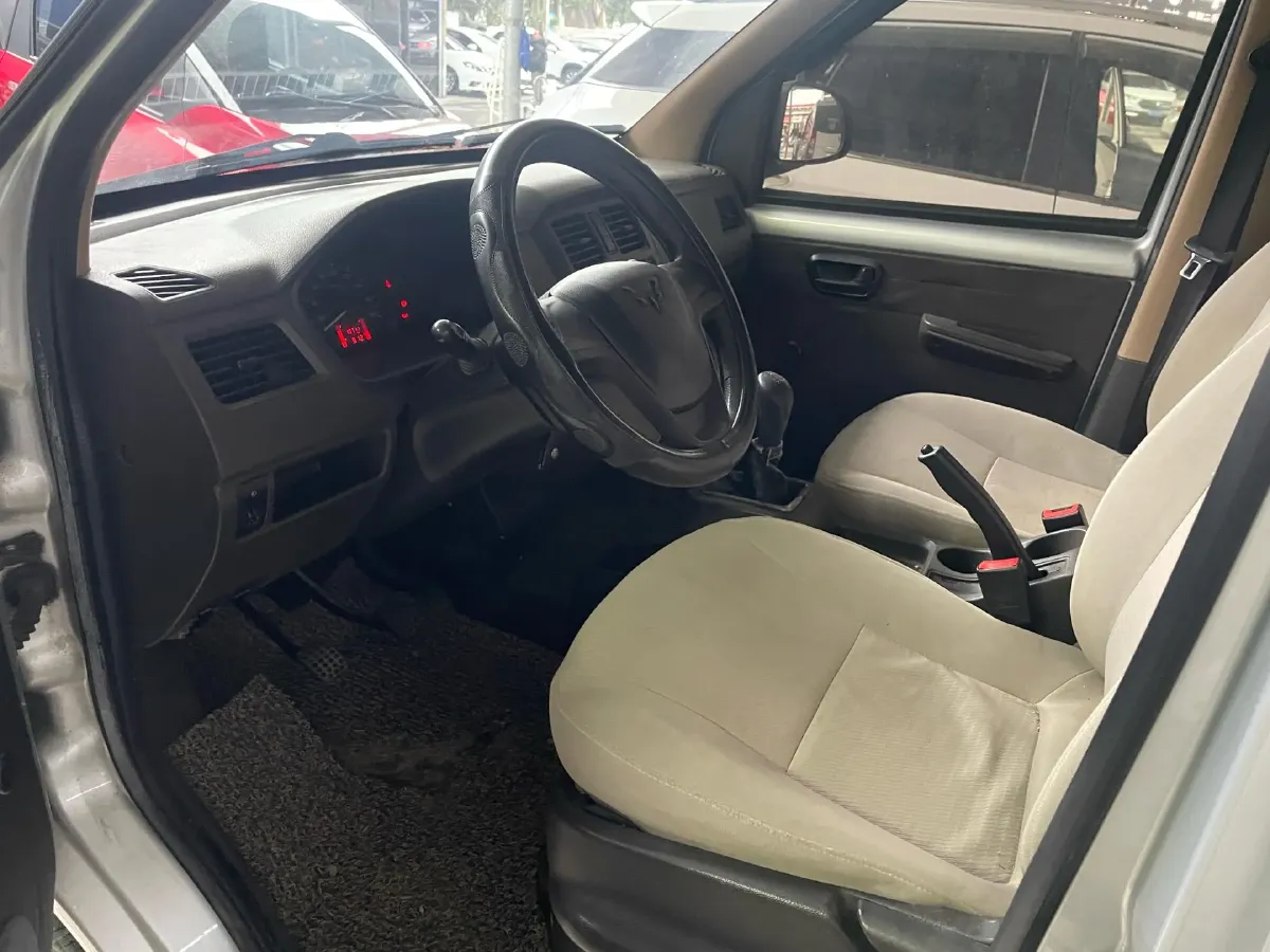 2020 WuLing RongGuang 1.2L 76HP L4 5MT,autocango,china used car exporter,china ev exporter,chinese used car exporter,chinese used ev exporter