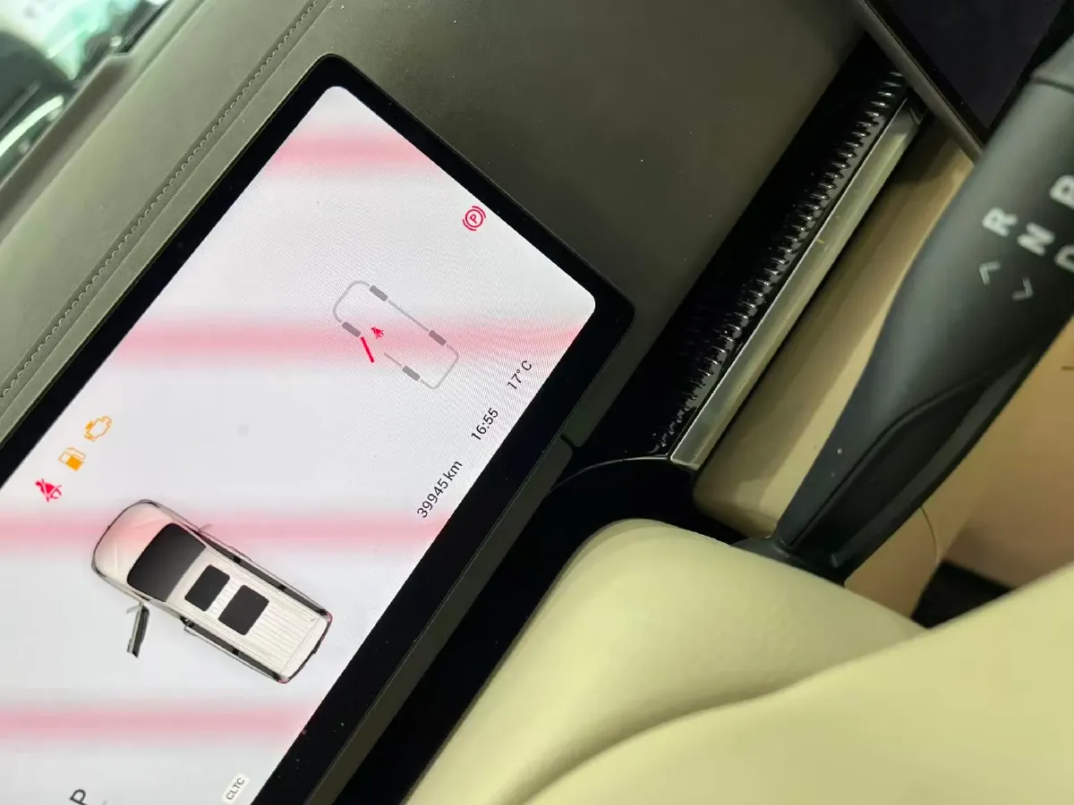 2025 Voyah Dream 1.5T 150HP L4 PHEV 41.7KWH,autocango,china used car exporter,china ev exporter,chinese used car exporter,chinese used ev exporter