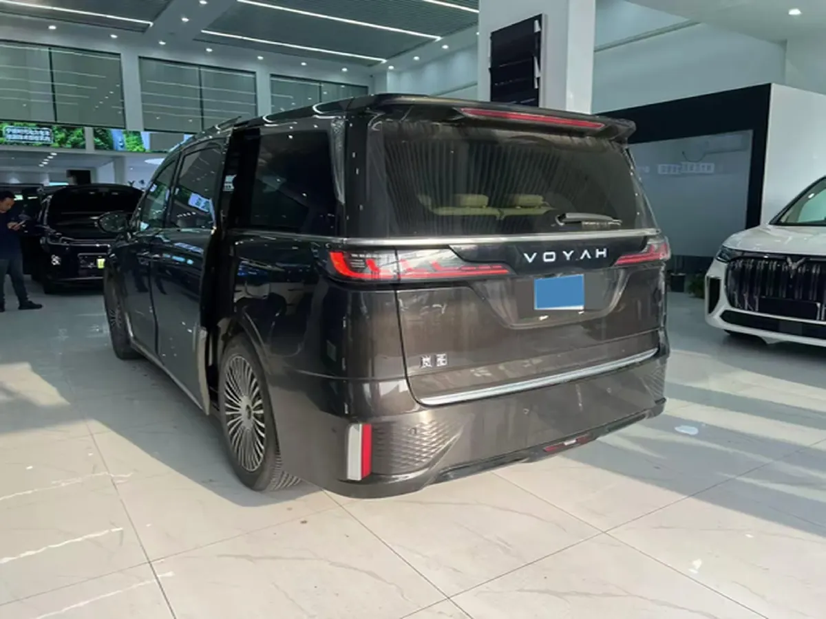 2025 Voyah Dream 1.5T 150HP L4 PHEV 41.7KWH,autocango,china used car exporter,china ev exporter,chinese used car exporter,chinese used ev exporter