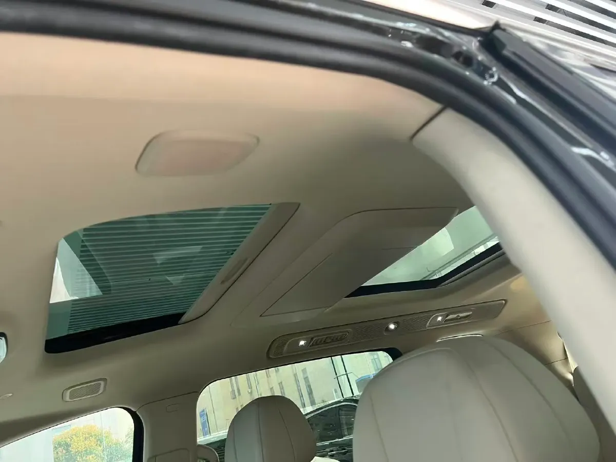 2025 Voyah Dream 1.5T 150HP L4 PHEV 41.7KWH,autocango,china used car exporter,china ev exporter,chinese used car exporter,chinese used ev exporter