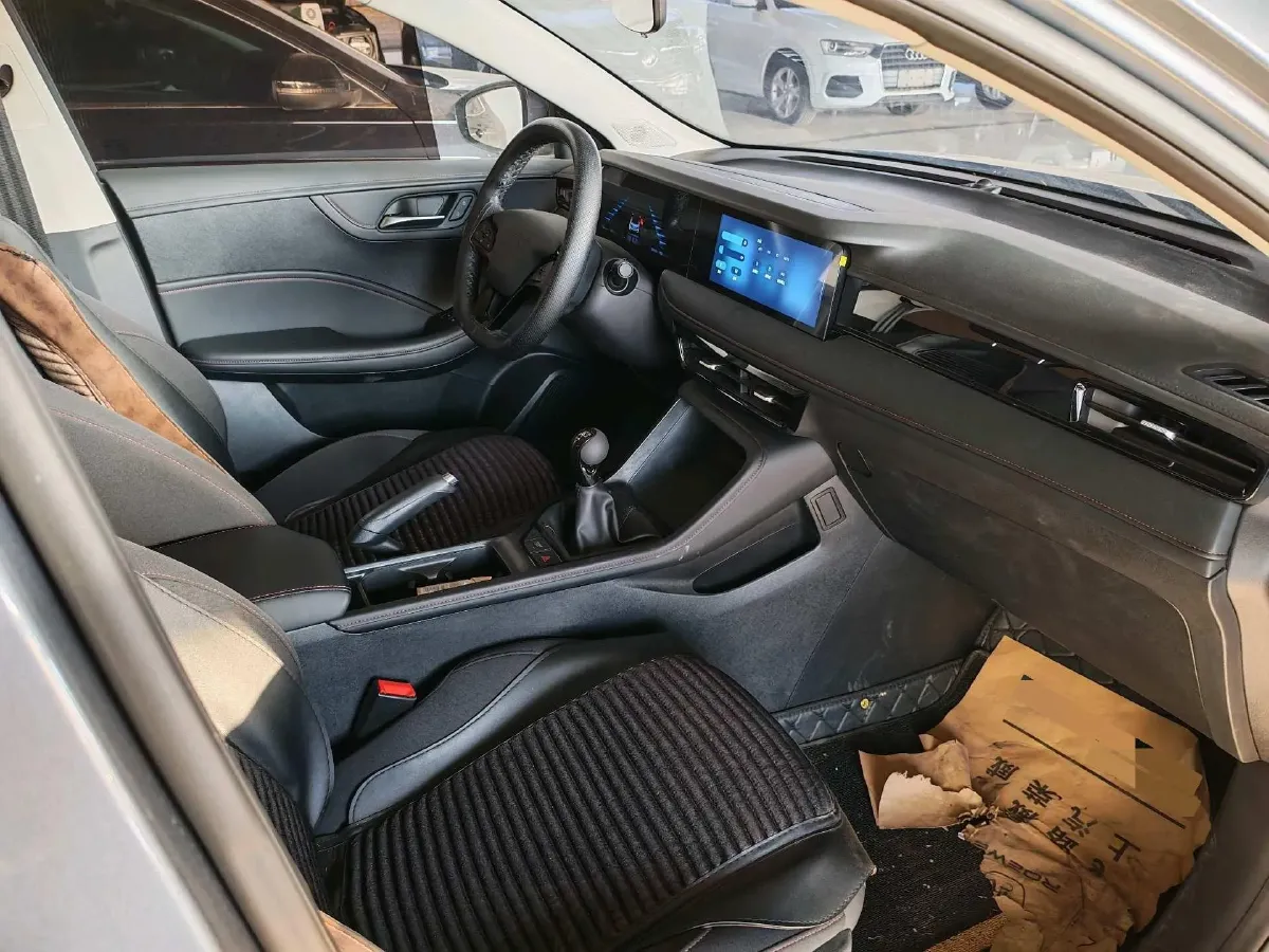 2023 Roewe i5 1.5L 129HP L4 5MT,autocango,china used car exporter,china ev exporter,chinese used car exporter,chinese used ev exporter