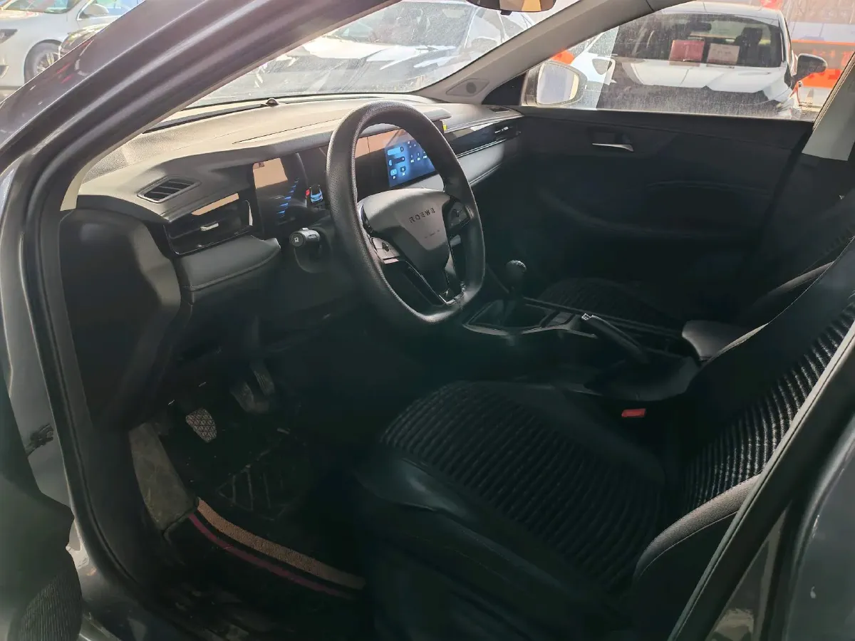 2023 Roewe i5 1.5L 129HP L4 5MT,autocango,china used car exporter,china ev exporter,chinese used car exporter,chinese used ev exporter