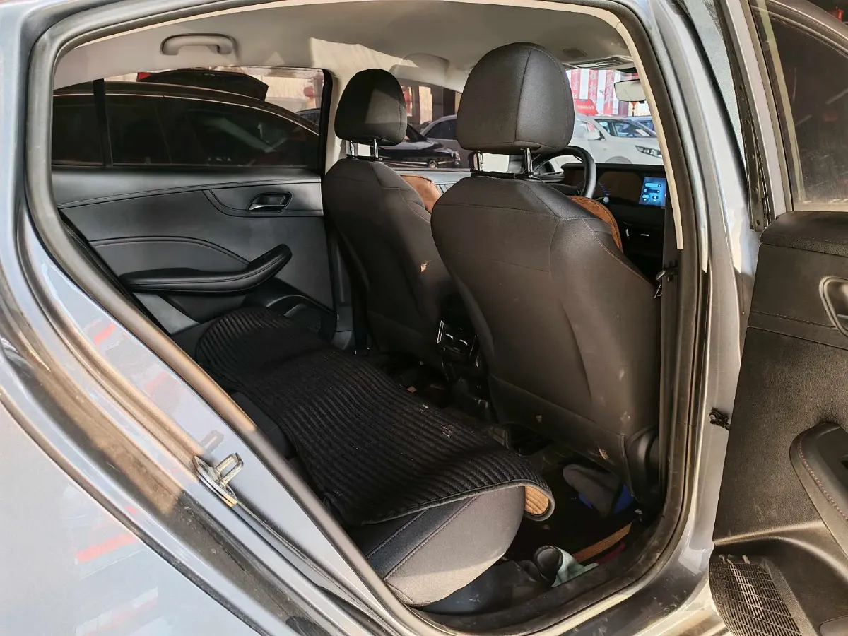 2023 Roewe i5 1.5L 129HP L4 5MT,autocango,china used car exporter,china ev exporter,chinese used car exporter,chinese used ev exporter