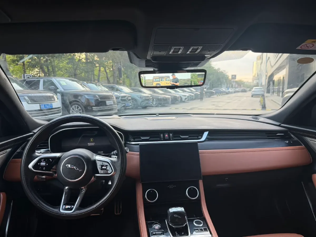 2024 Jaguar XFL 2.0T 300HP L4 8AT,autocango,china used car exporter,china ev exporter,chinese used car exporter,chinese used ev exporter