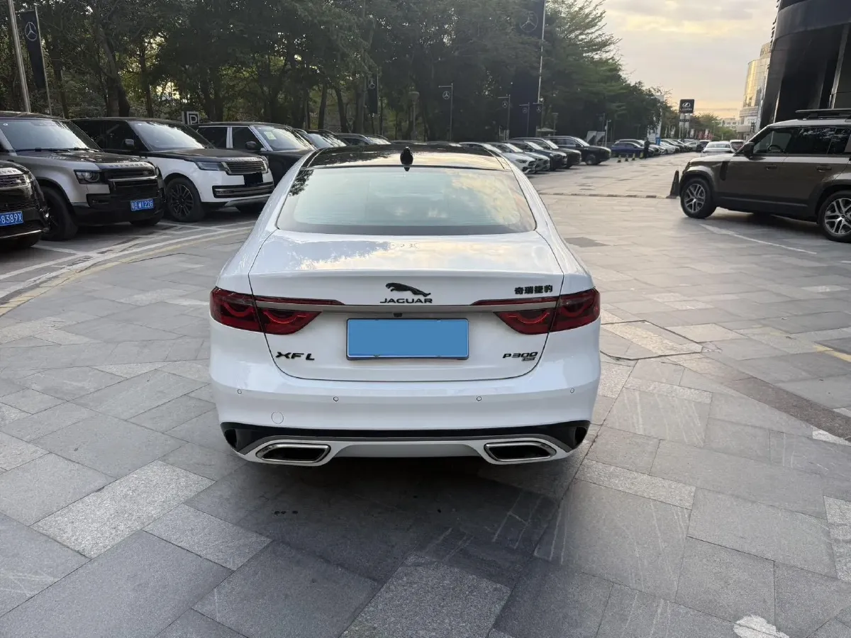 2024 Jaguar XFL 2.0T 300HP L4 8AT,autocango,china used car exporter,china ev exporter,chinese used car exporter,chinese used ev exporter