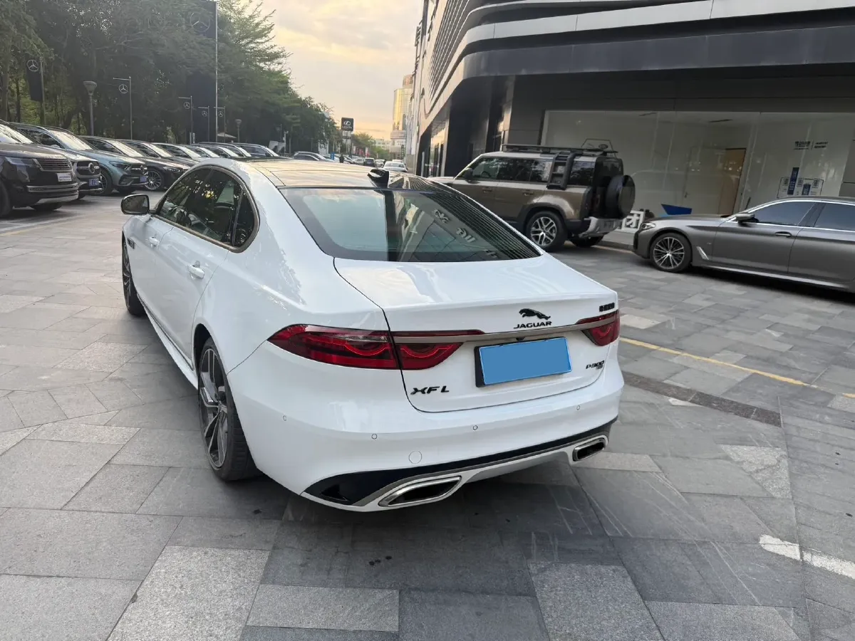 2024 Jaguar XFL 2.0T 300HP L4 8AT,autocango,china used car exporter,china ev exporter,chinese used car exporter,chinese used ev exporter