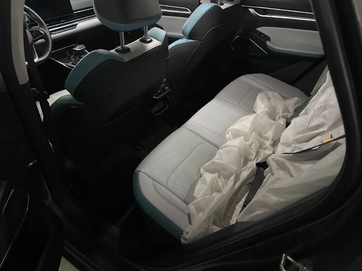 2023 Geely Emgrand 1.5L 127HP L4 CVT,autocango,china used car exporter,china ev exporter,chinese used car exporter,chinese used ev exporter