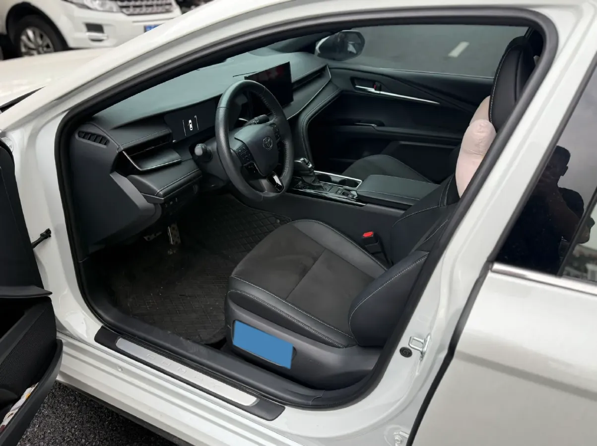 2024 Toyota Camry 2.0L 152HP L4 E-CVT Hybrid,autocango,china used car exporter,china ev exporter,chinese used car exporter,chinese used ev exporter