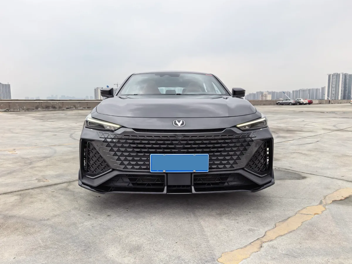 2023 ChangAn UNI-V 2.0T 233HP L4 8AT,autocango,china used car exporter,china ev exporter,chinese used car exporter,chinese used ev exporter