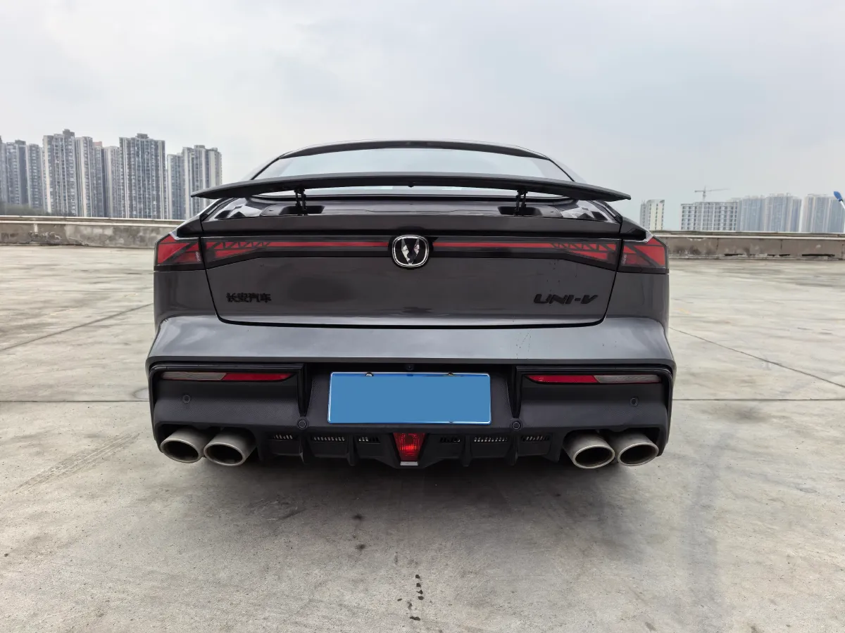 2023 ChangAn UNI-V 2.0T 233HP L4 8AT,autocango,china used car exporter,china ev exporter,chinese used car exporter,chinese used ev exporter