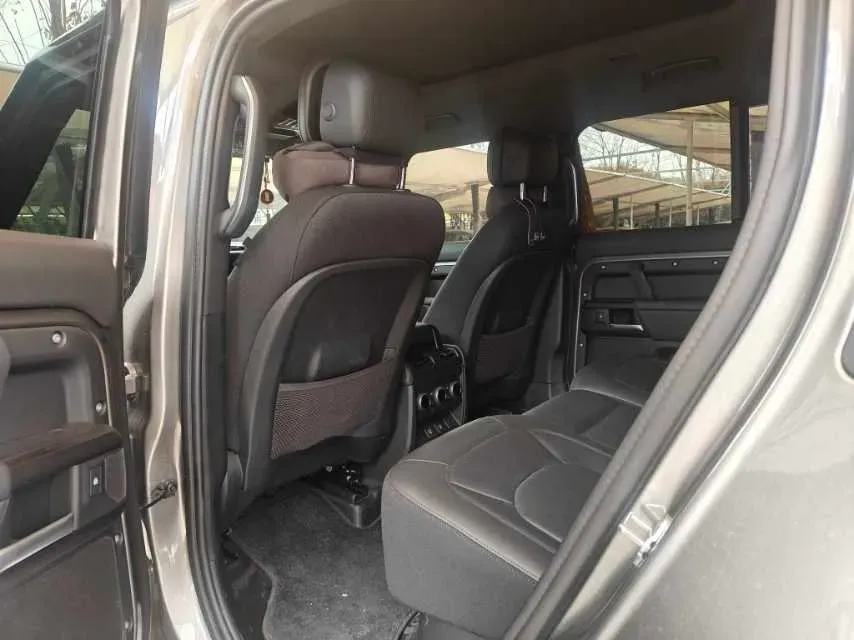 2025 Land Rover Defender 3.0T 400HP L6 8AT,autocango,china used car exporter,china ev exporter,chinese used car exporter,chinese used ev exporter