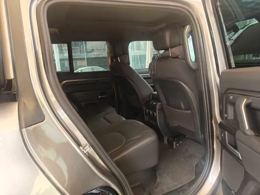 2025 Land Rover Defender 3.0T 400HP L6 8AT,autocango,china used car exporter,china ev exporter,chinese used car exporter,chinese used ev exporter