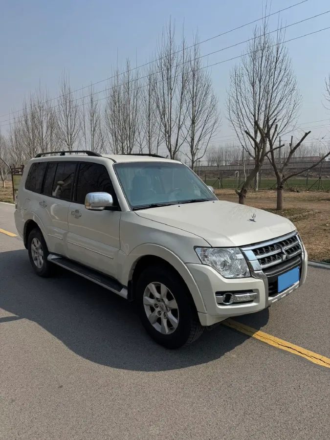 2020 Mitsubishi Pajero 3.0L 174HP V6 5AT,autocango,china used car exporter,china ev exporter,chinese used car exporter,chinese used ev exporter