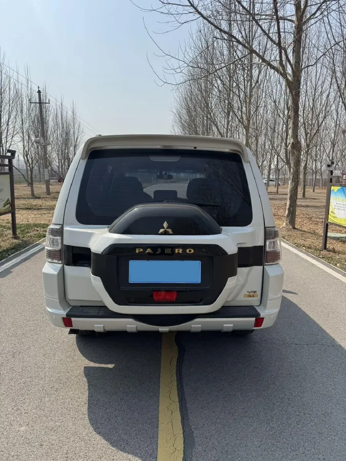 2020 Mitsubishi Pajero 3.0L 174HP V6 5AT,autocango,china used car exporter,china ev exporter,chinese used car exporter,chinese used ev exporter