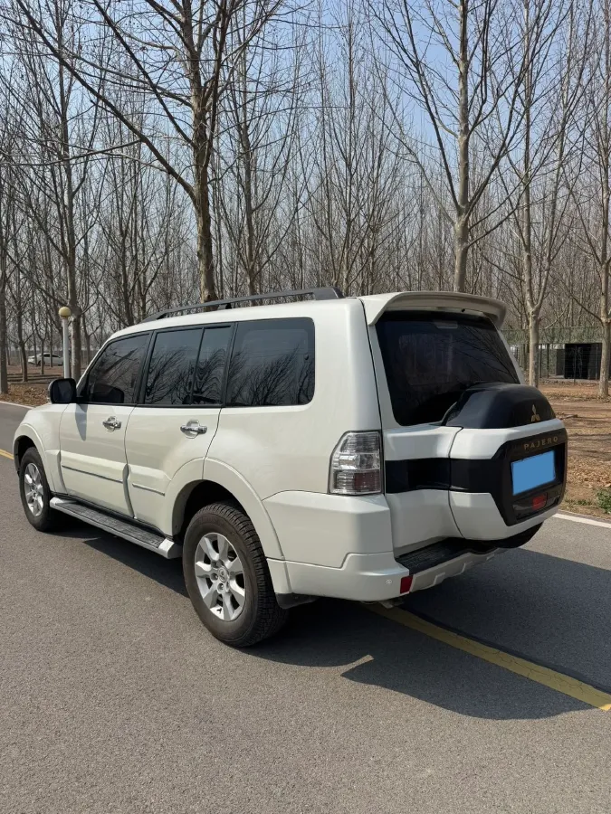 2020 Mitsubishi Pajero 3.0L 174HP V6 5AT,autocango,china used car exporter,china ev exporter,chinese used car exporter,chinese used ev exporter
