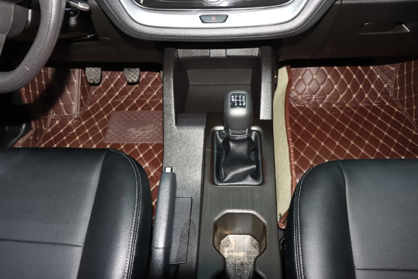 2020 Jetour X70M 1.5T 156HP L4 6MT,autocango,china used car exporter,china ev exporter,chinese used car exporter,chinese used ev exporter