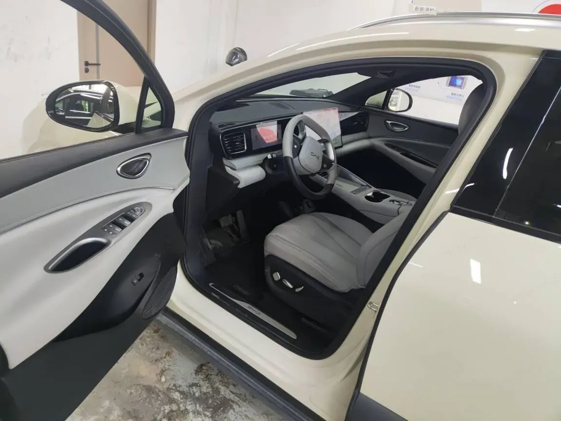 2025 LanDian E5 PLUS 1.5L 95HP L4 E-CVT PHEV,autocango,china used car exporter,china ev exporter,chinese used car exporter,chinese used ev exporter