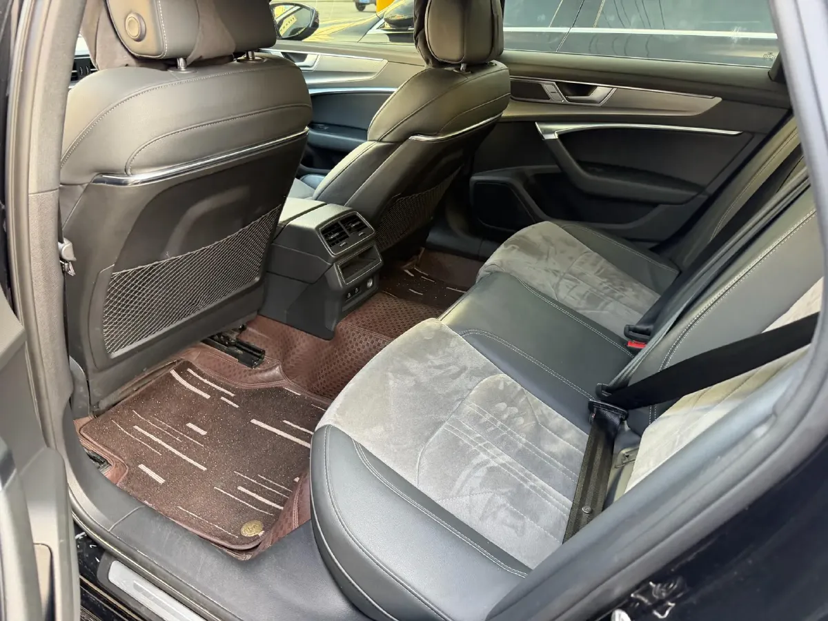 2023 Audi A6L 2.0T 190HP L4 7DCT,autocango,china used car exporter,china ev exporter,chinese used car exporter,chinese used ev exporter