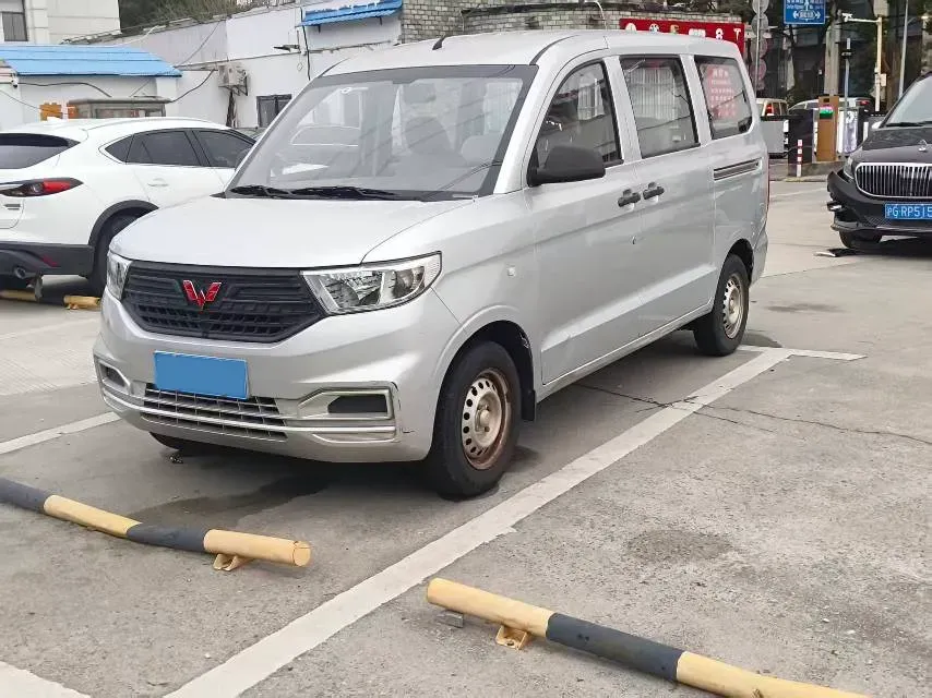 2019 WuLing HongGuang V 1.5L 99HP L4 6MT,autocango,china used car exporter,china ev exporter,chinese used car exporter,chinese used ev exporter