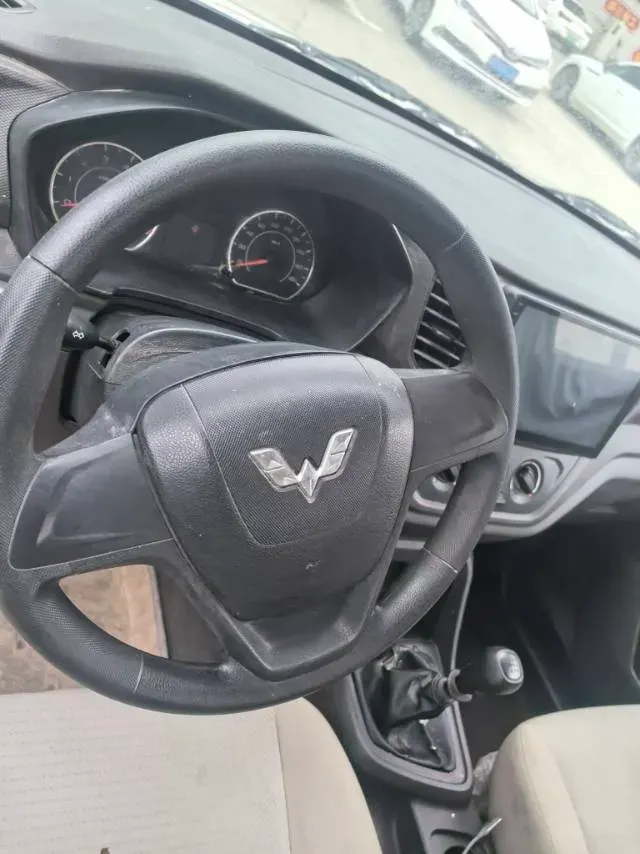 2019 WuLing HongGuang V 1.5L 99HP L4 6MT,autocango,china used car exporter,china ev exporter,chinese used car exporter,chinese used ev exporter