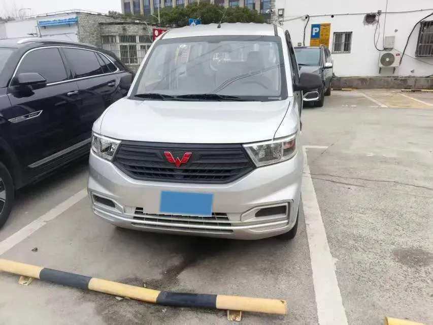 2019 WuLing HongGuang V 1.5L 99HP L4 6MT,autocango,china used car exporter,china ev exporter,chinese used car exporter,chinese used ev exporter