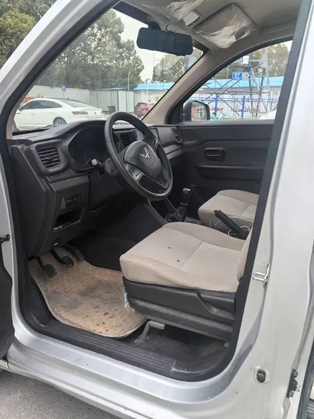 2019 WuLing HongGuang V 1.5L 99HP L4 6MT,autocango,china used car exporter,china ev exporter,chinese used car exporter,chinese used ev exporter