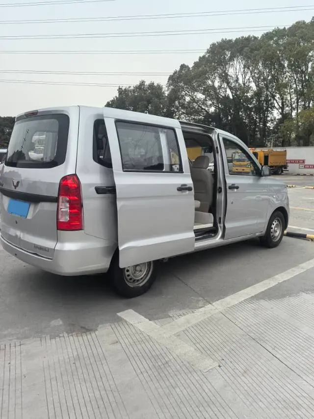 2019 WuLing HongGuang V 1.5L 99HP L4 6MT,autocango,china used car exporter,china ev exporter,chinese used car exporter,chinese used ev exporter
