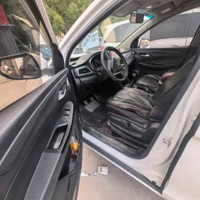 2019 BaoJun 730 1.5L 105HP L4 6MT,autocango,china used car exporter,china ev exporter,chinese used car exporter,chinese used ev exporter